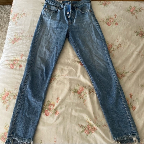 LEVI'S 501 Premium Nibbled Hem High Rise Jeans - Picture 3 of 13